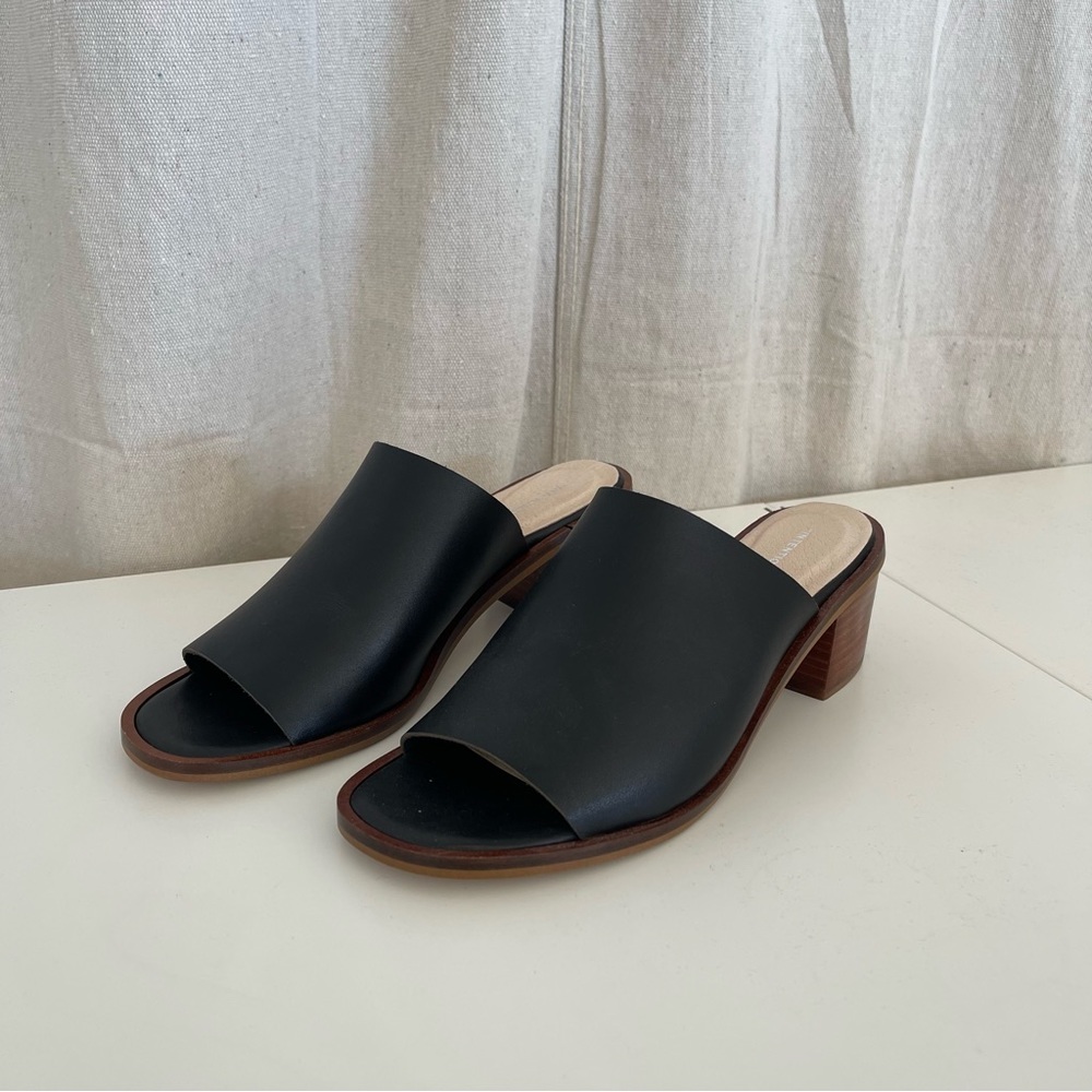 NIB Intentionally Blank Deb Mule in Black